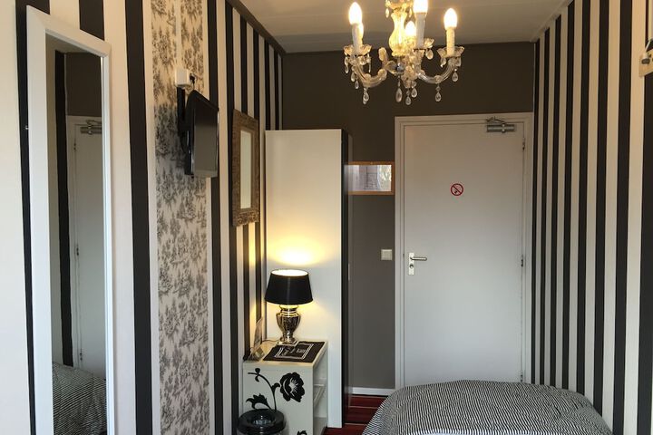 Room 8 of 40