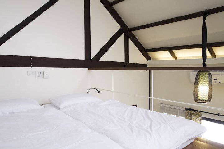 Room 10 of 51