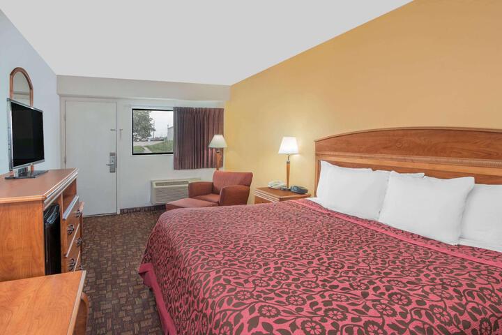 1 King Bed (9 of 21)
