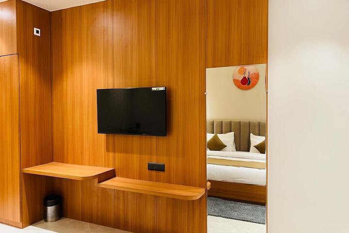 Room 9 of 20