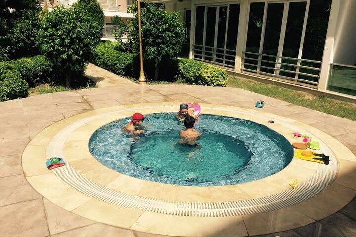 Pools & Facilities