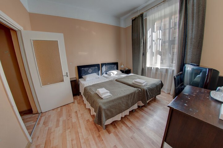 Room 34 of 272