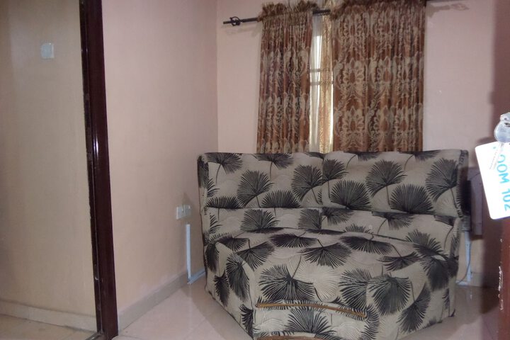 Room 17 of 28