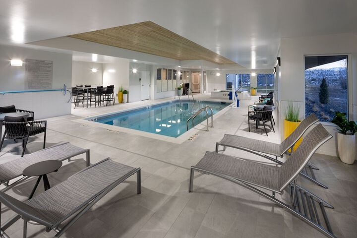 Hotel Pool