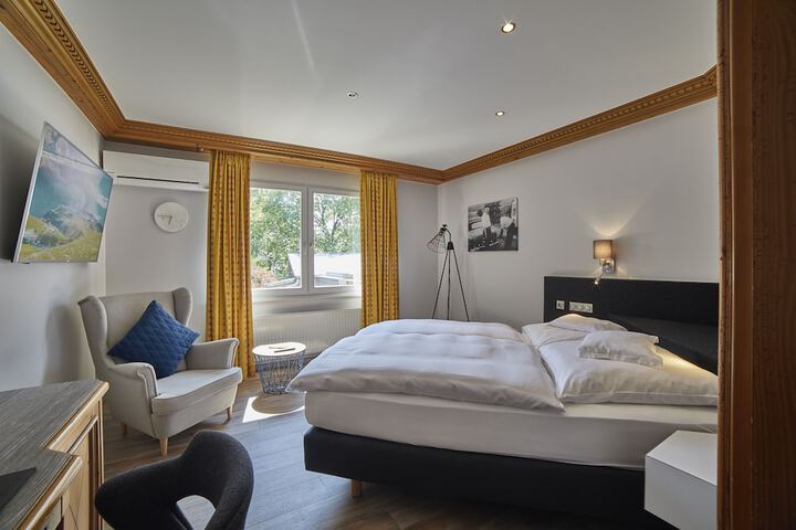 Room 4 of 27