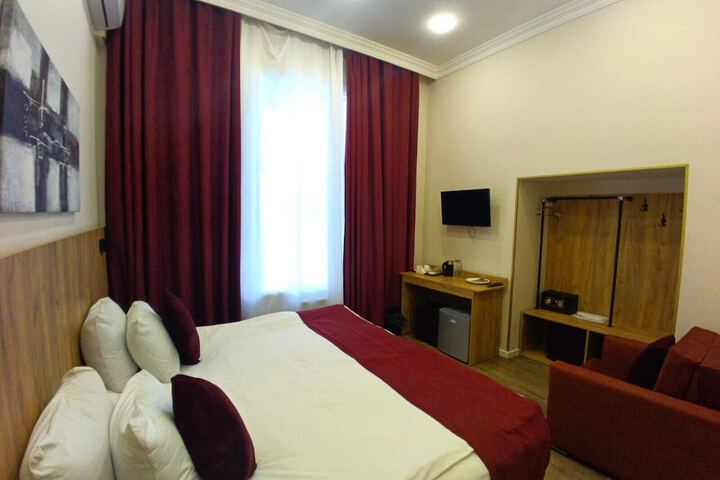 Room 6 of 19