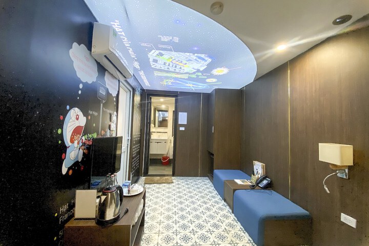 Room 45 of 242