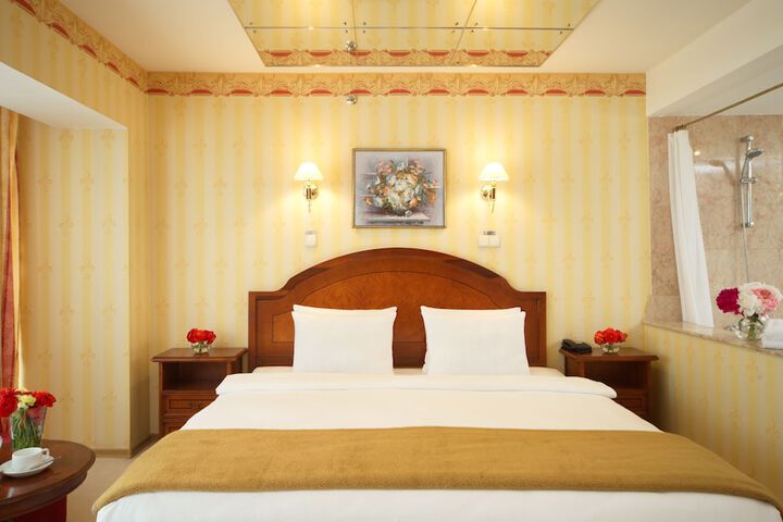 Room 13 of 66