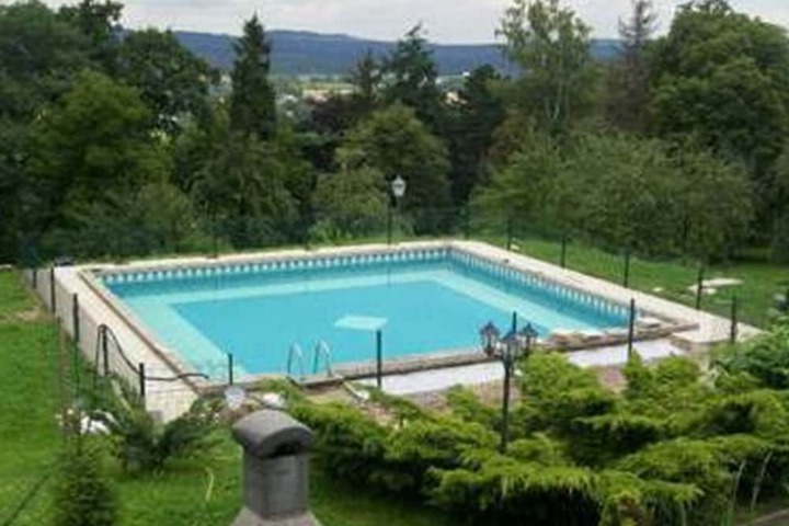 Pool 41 of 60