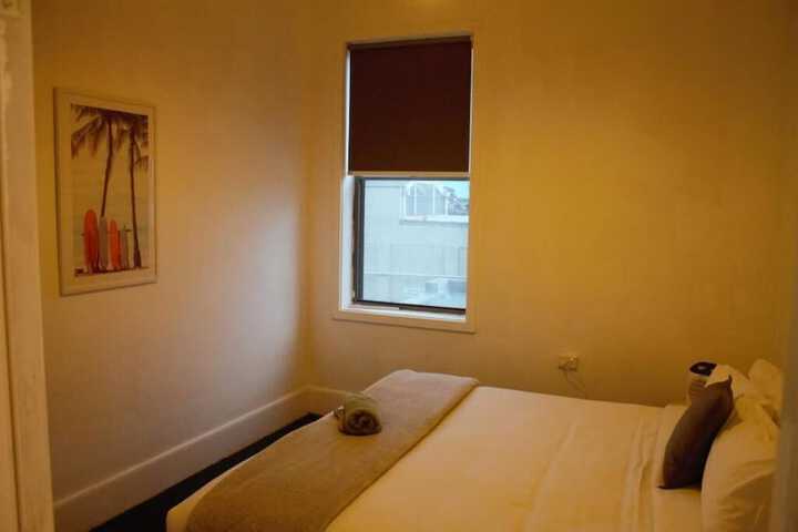 Room 4 of 8