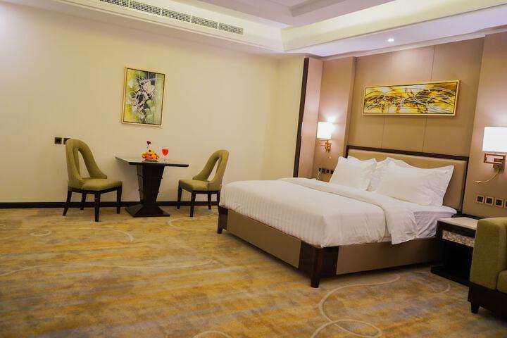 Room 14 of 83
