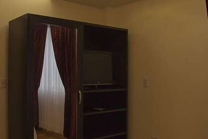 Room 17 of 27