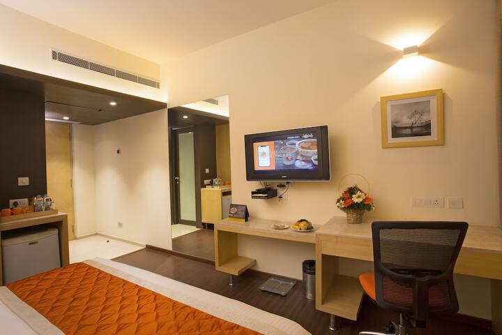 Room 5 of 10