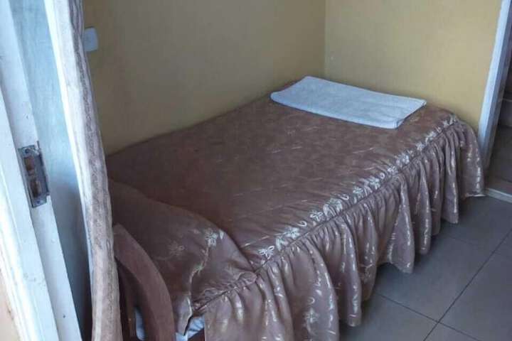 Room 7 of 12