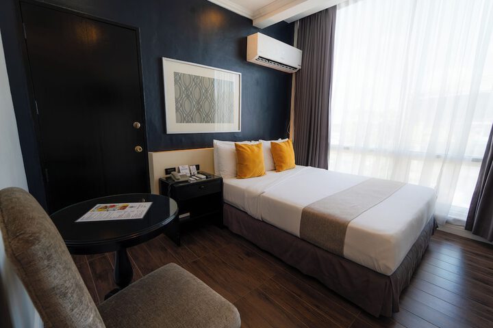 Room 19 of 38