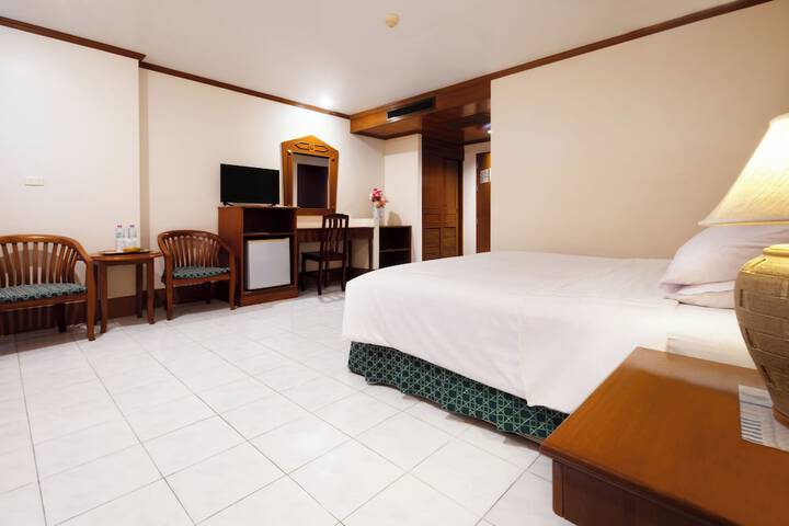 Room 14 of 33