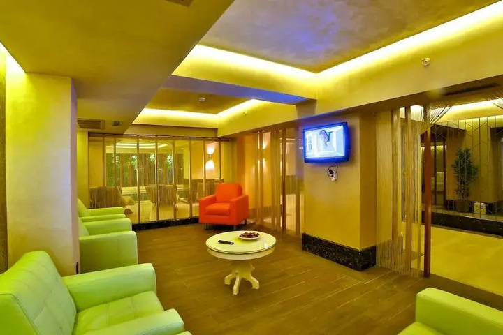 Room 9 of 22