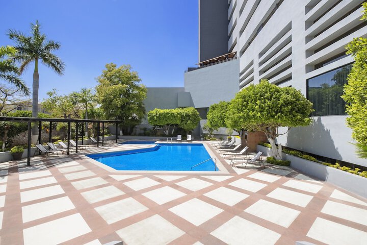 Hotel Pool