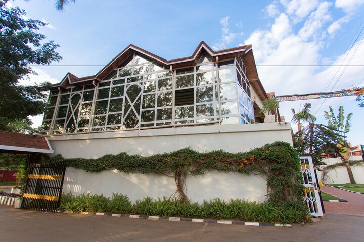 Room 5 of 16