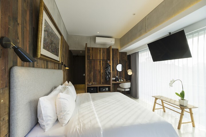 Room 6 of 32