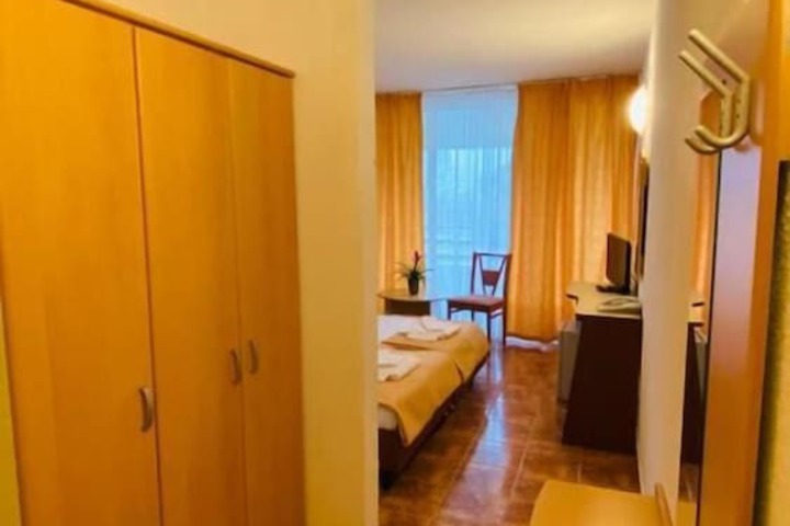 Room 17 of 29