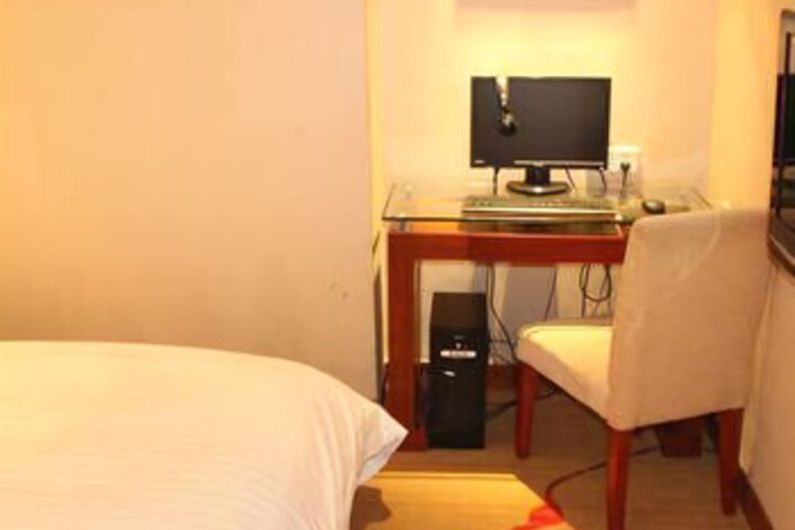 Room 3 of 6