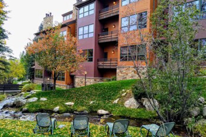 Hotel Exterior 8 of 27