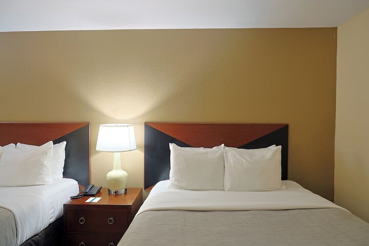 2 Queen Beds (22 of 32)