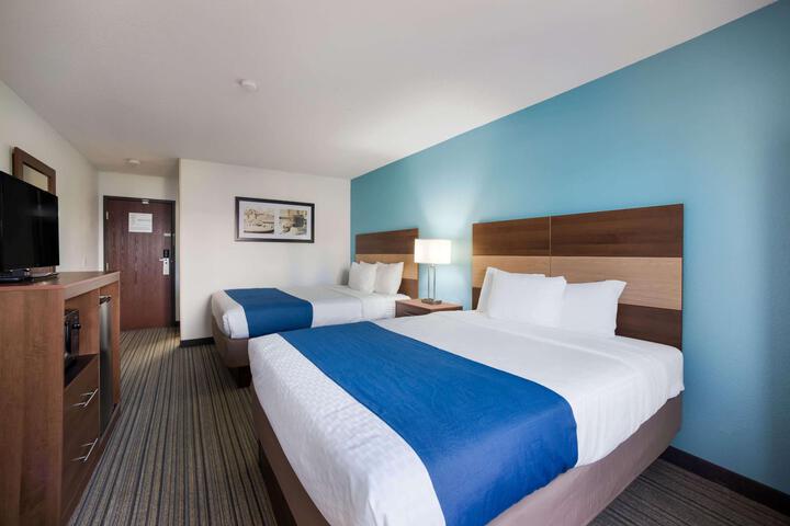 1 King Bed (5 of 8)