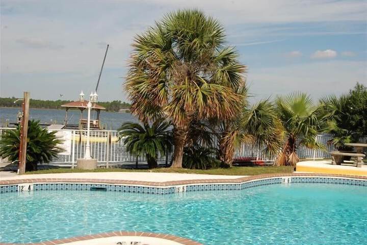Pool 20 of 40