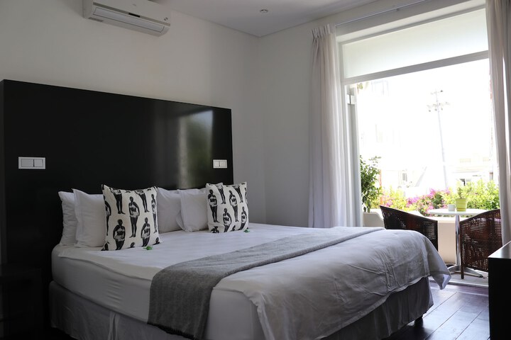 Room 4 of 98