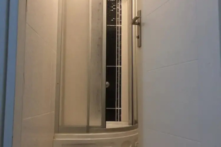 Room 7 of 11
