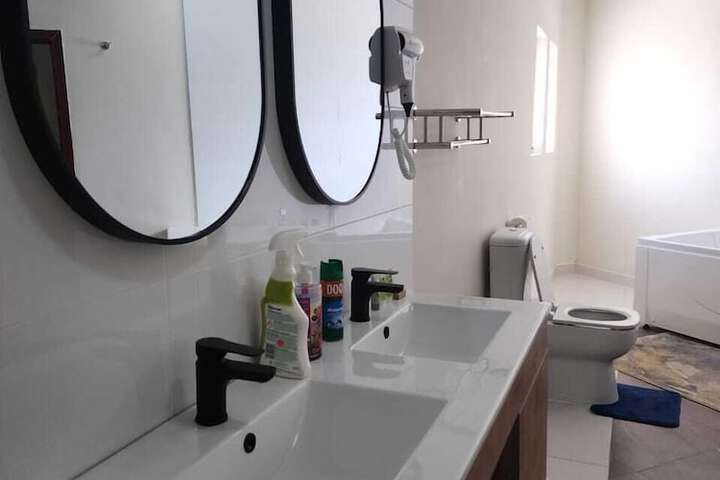 Room 27 of 74