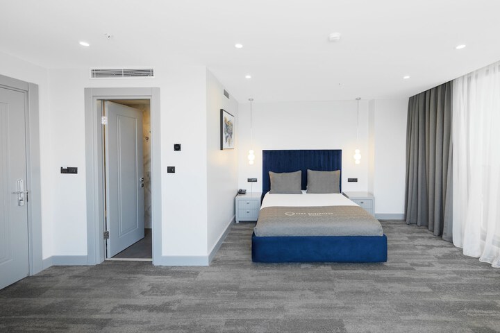 Room 13 of 66