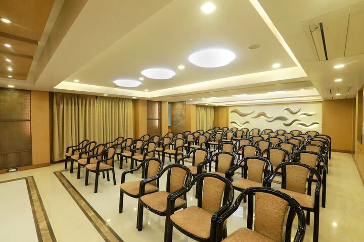 Ballroom/Hall 52 of 66