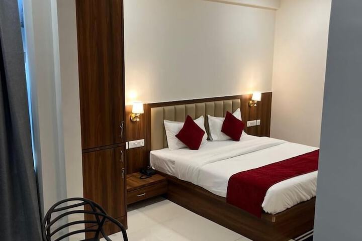Room 5 of 13