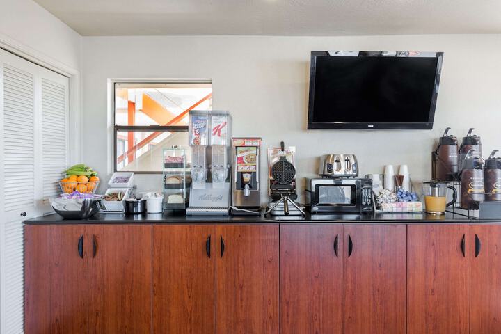 Breakfast/Coffee Service 70 of 76