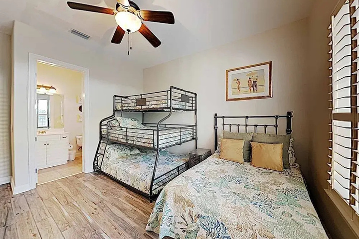 Room 6 of 17