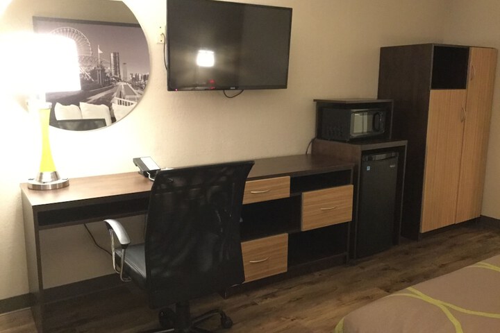 1 King Bed (1 of 6)