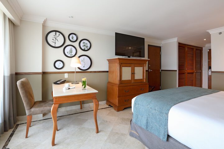 Room 6 of 61