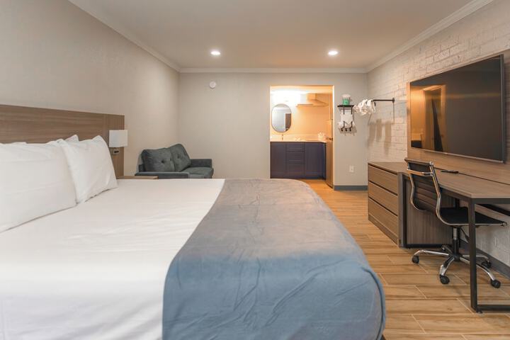 Room 5 of 11