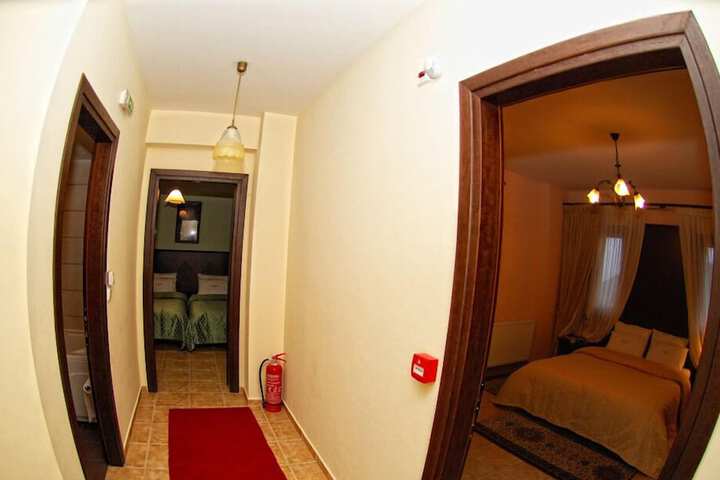 Room 9 of 61