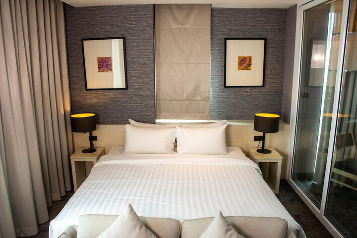 Room 18 of 142