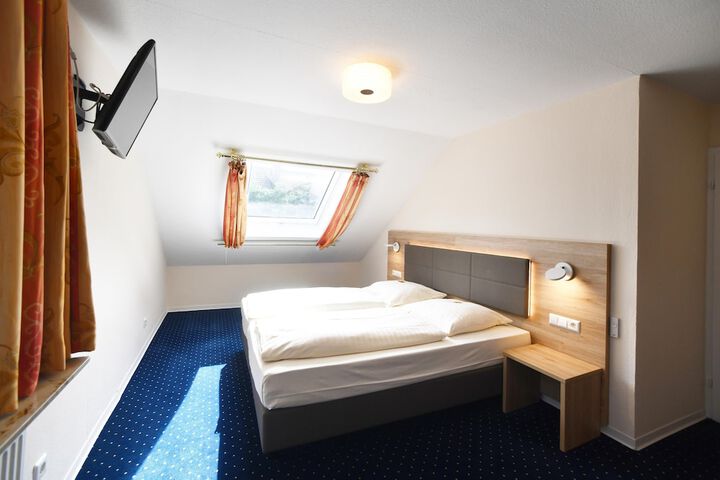 Room 18 of 83