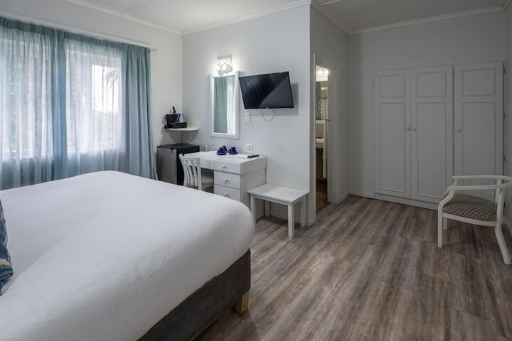 Room 102 of 199