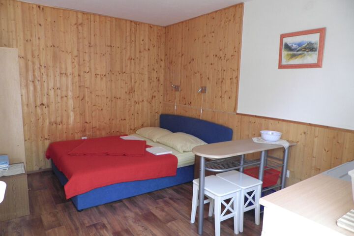 Room 2 of 74