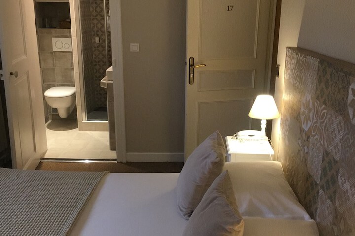 Room 5 of 42