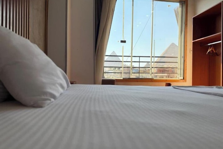 Room 6 of 18
