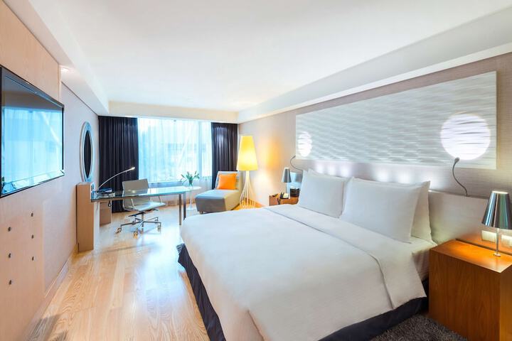 Room 20 of 136
