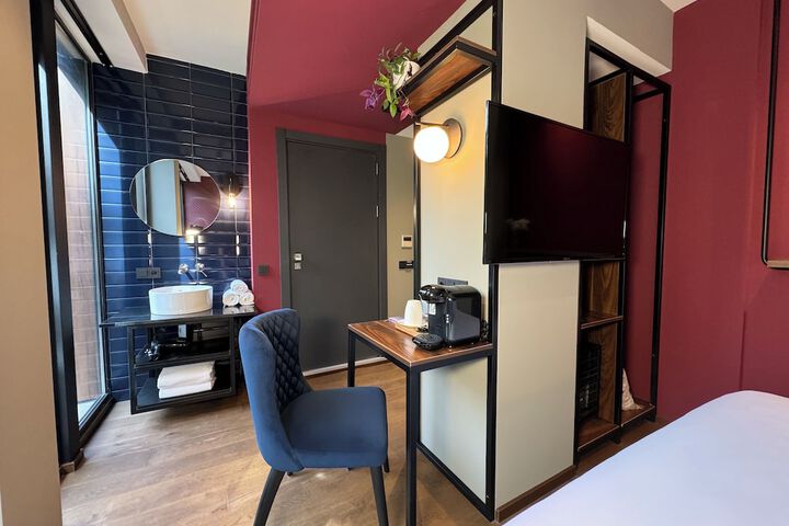 Room 37 of 104